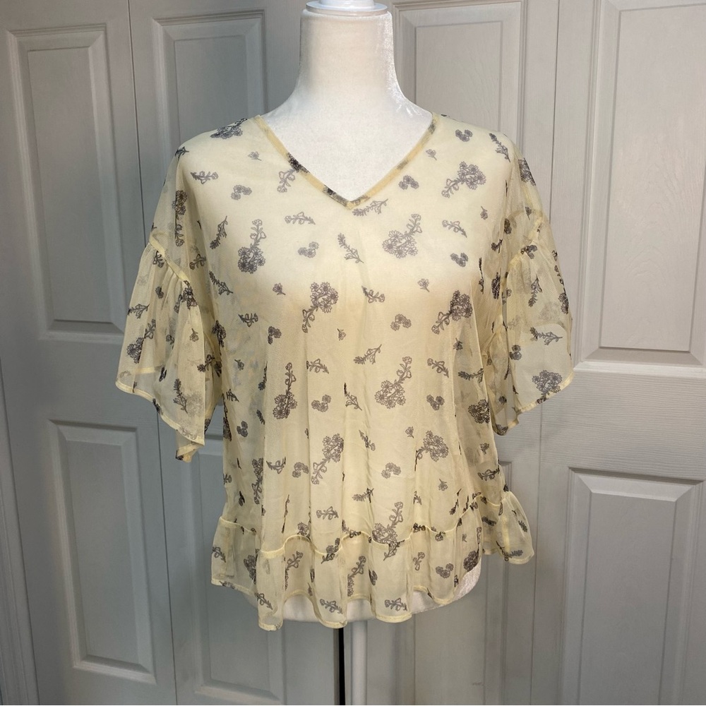 Light Yellow Floral V-Neck Ruffle Hem Top